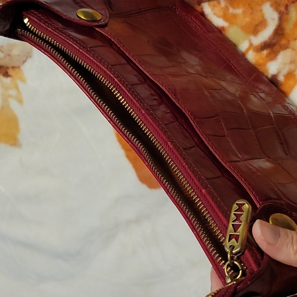 MAXX New York faux Alligator Purse - Picture 11 of 12